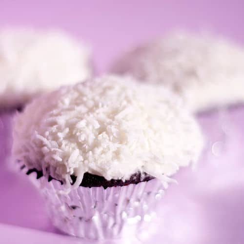 http://www.recette-americaine.com/wp-content/uploads/2011/06/cupcake-chocolat-coco.jpg