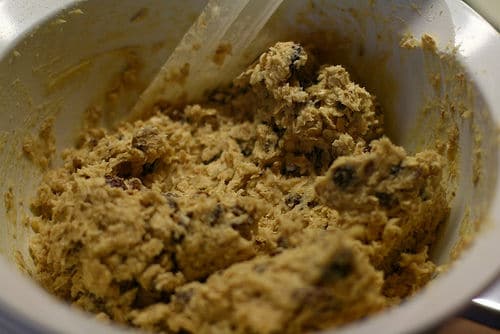 La pâte des cookies à oatmeal