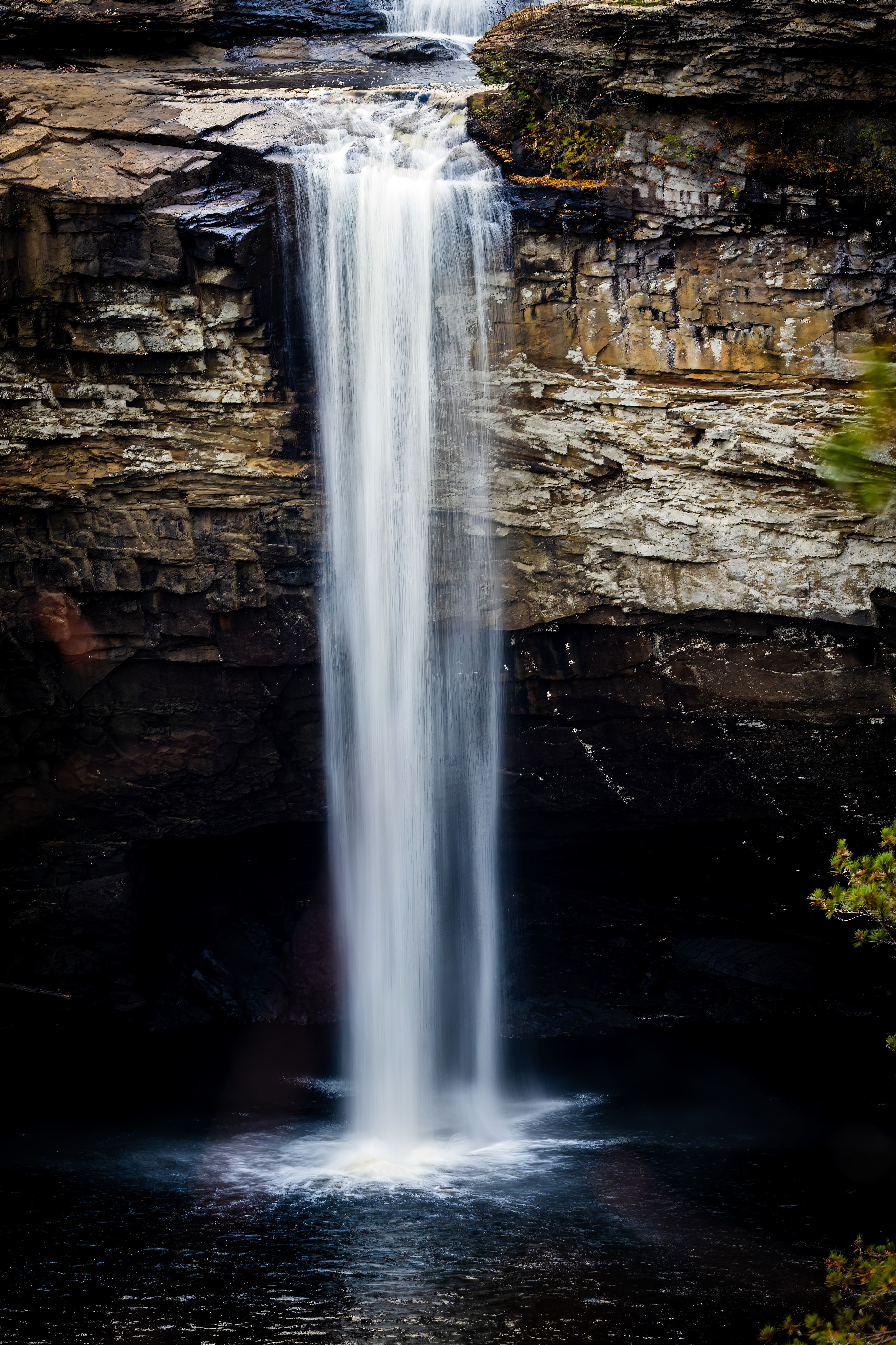 vertical shot of desoto falls in alabama